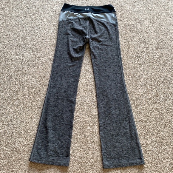 Under Armour Yogas - Picture 2 of 3
